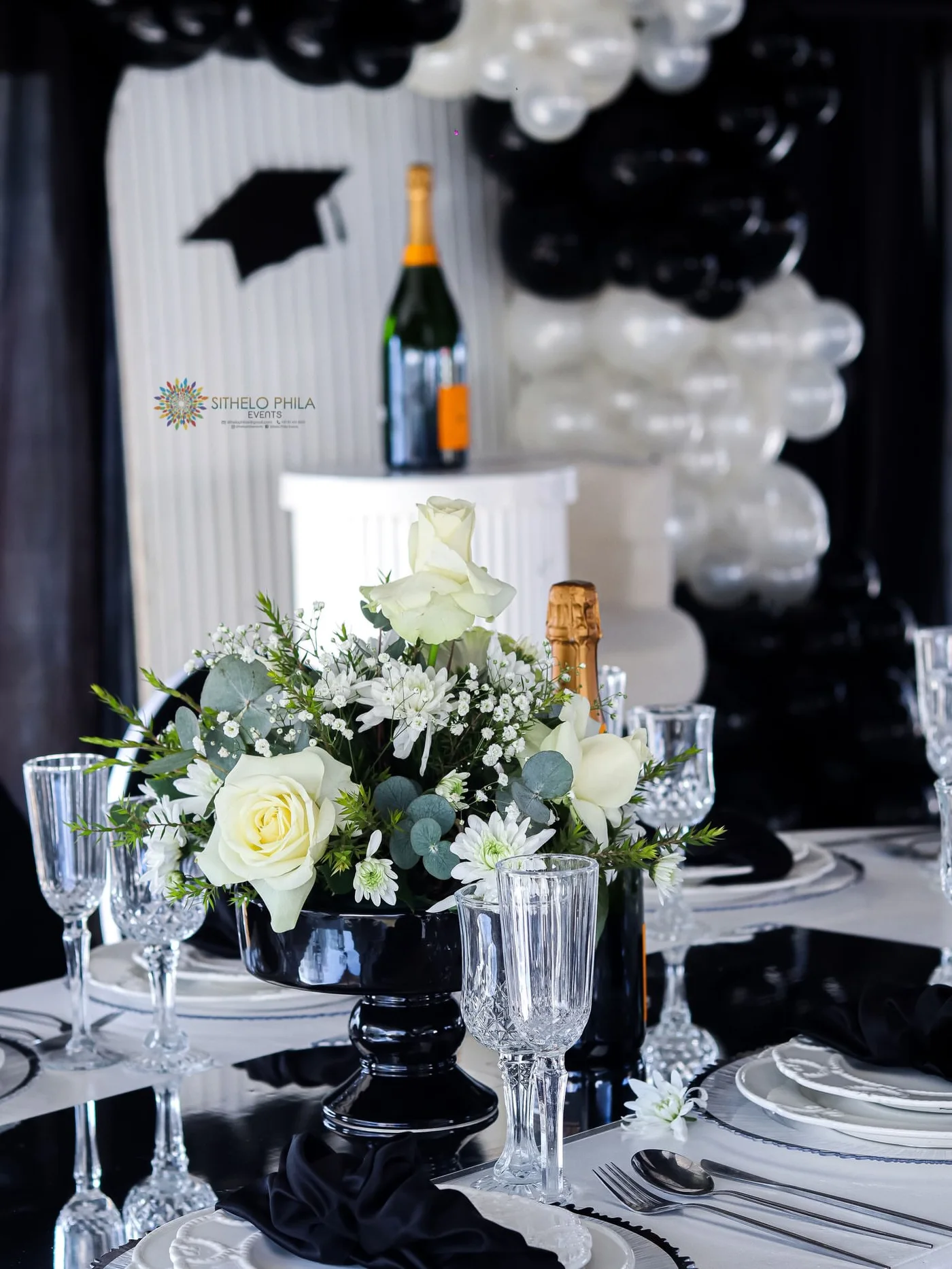 Black, white and gold graduation table styling
